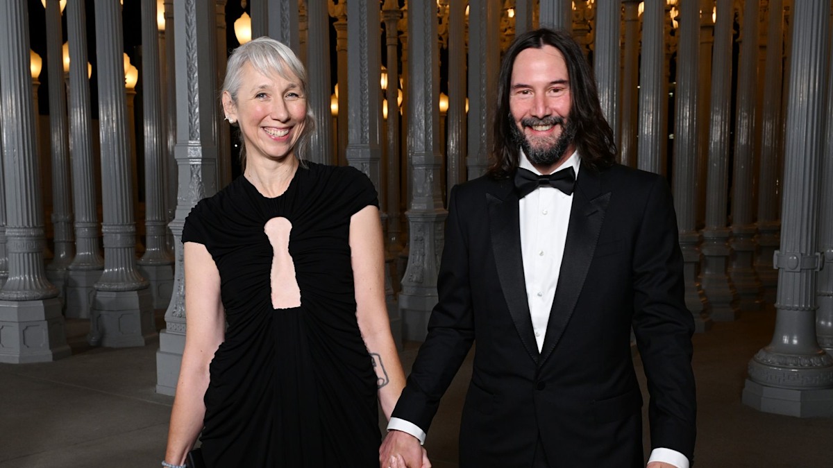 Keanu Reeves' Girlfriend's Stunning Diamond Ring