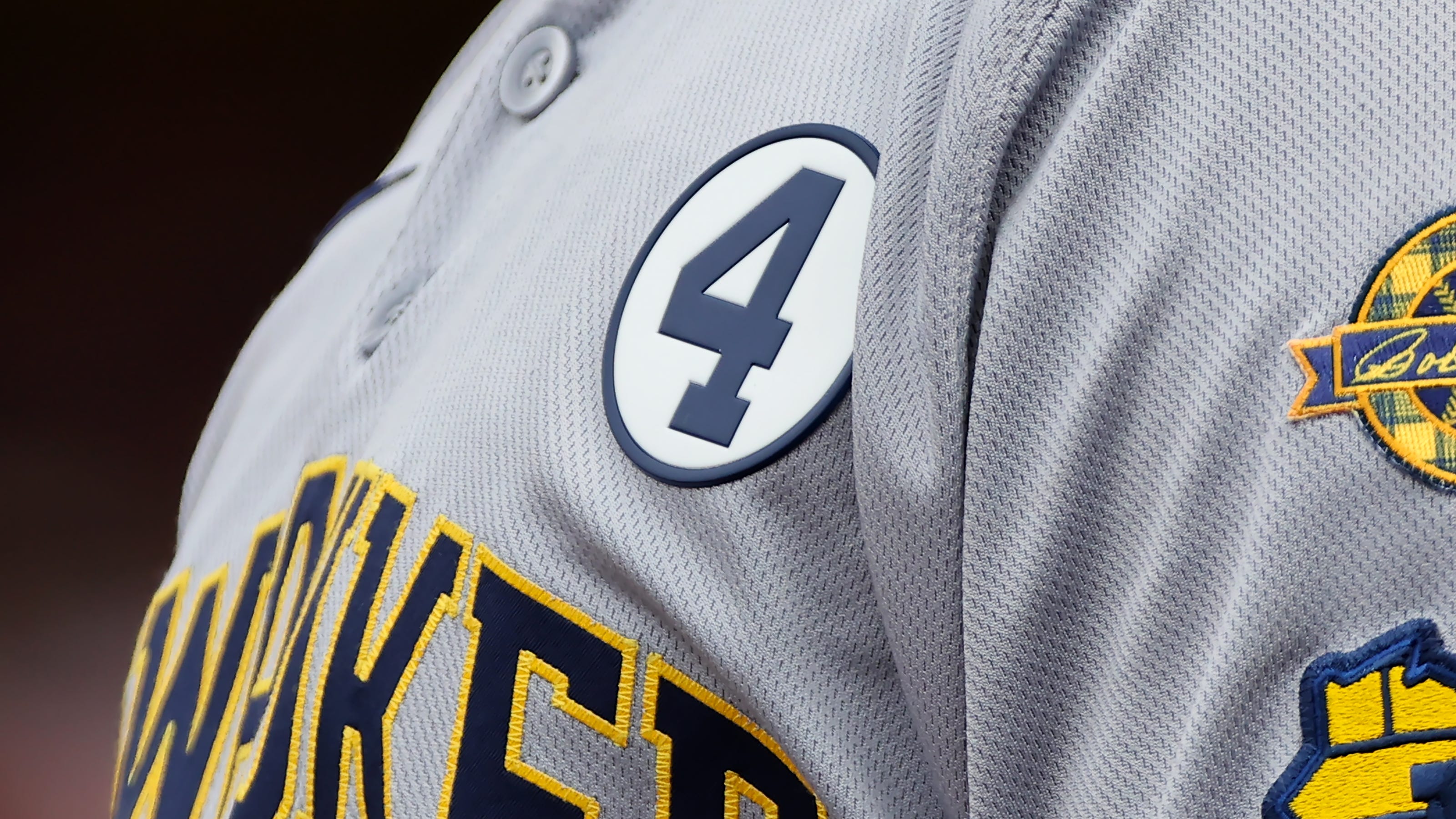 MLB's No. 4 Patch: Remembering Hank Aaron