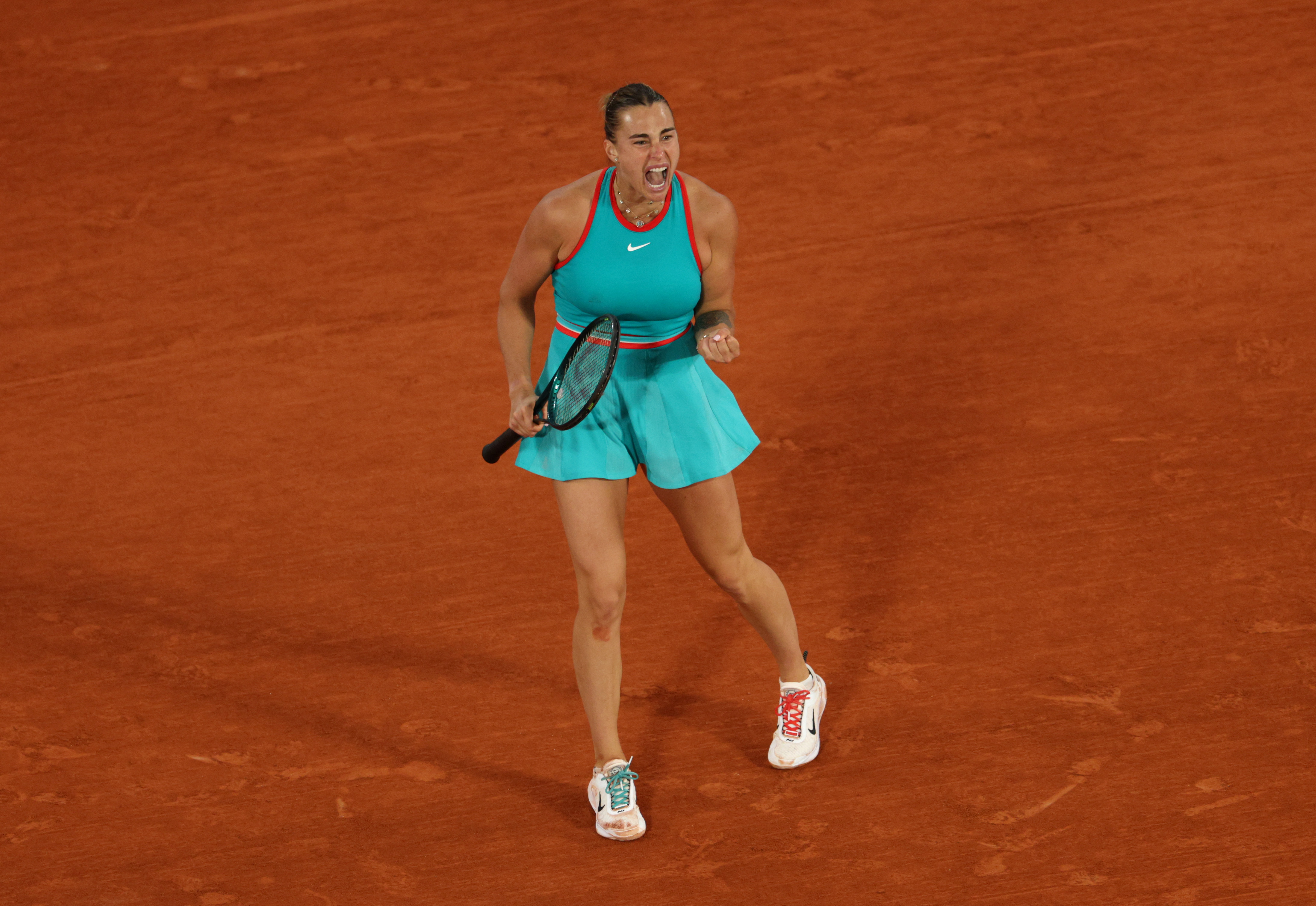 Sabalenka Beats Swiatek: Roland Garros Final Bound
