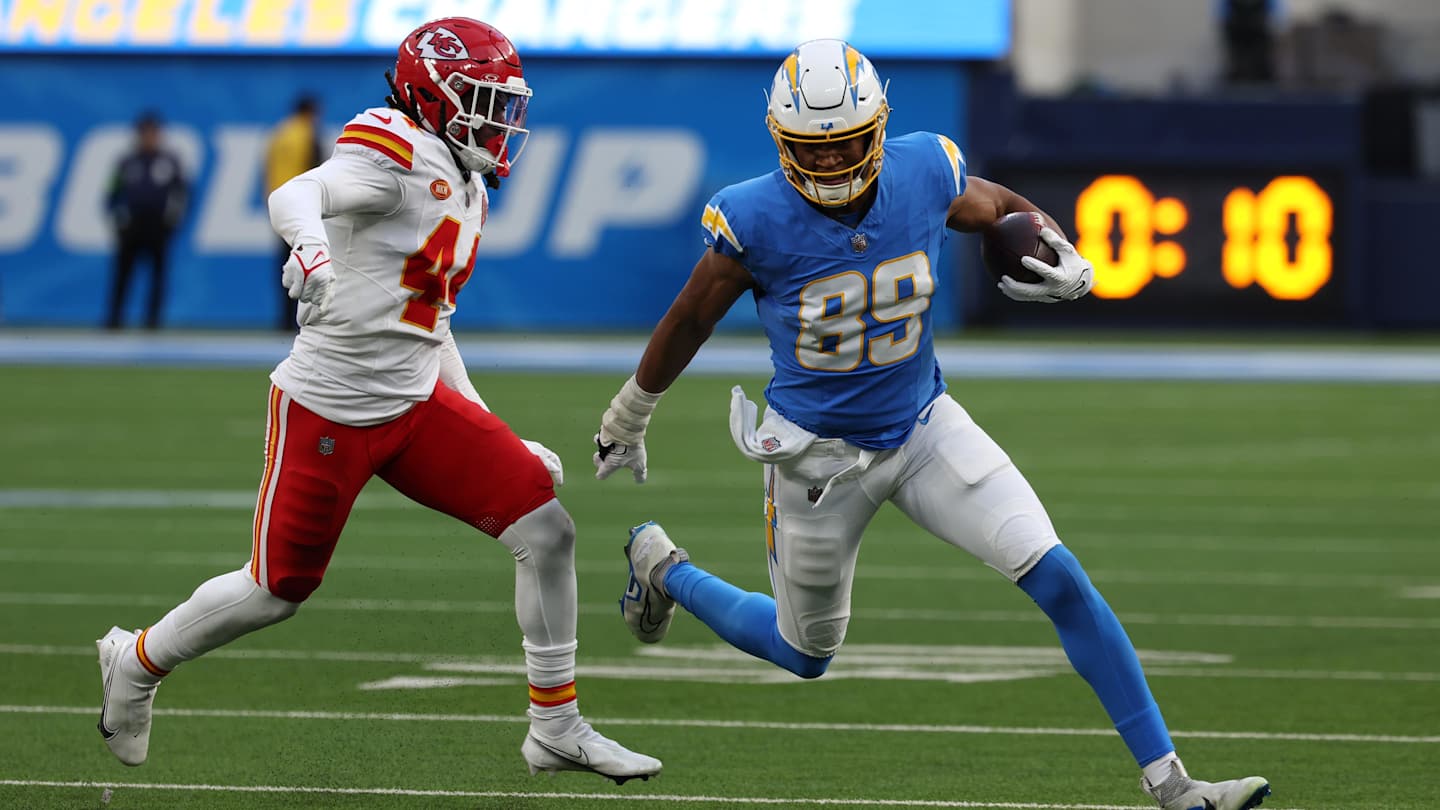 Steelers' Parham Jr. Tears Achilles; Smith Trade Looms