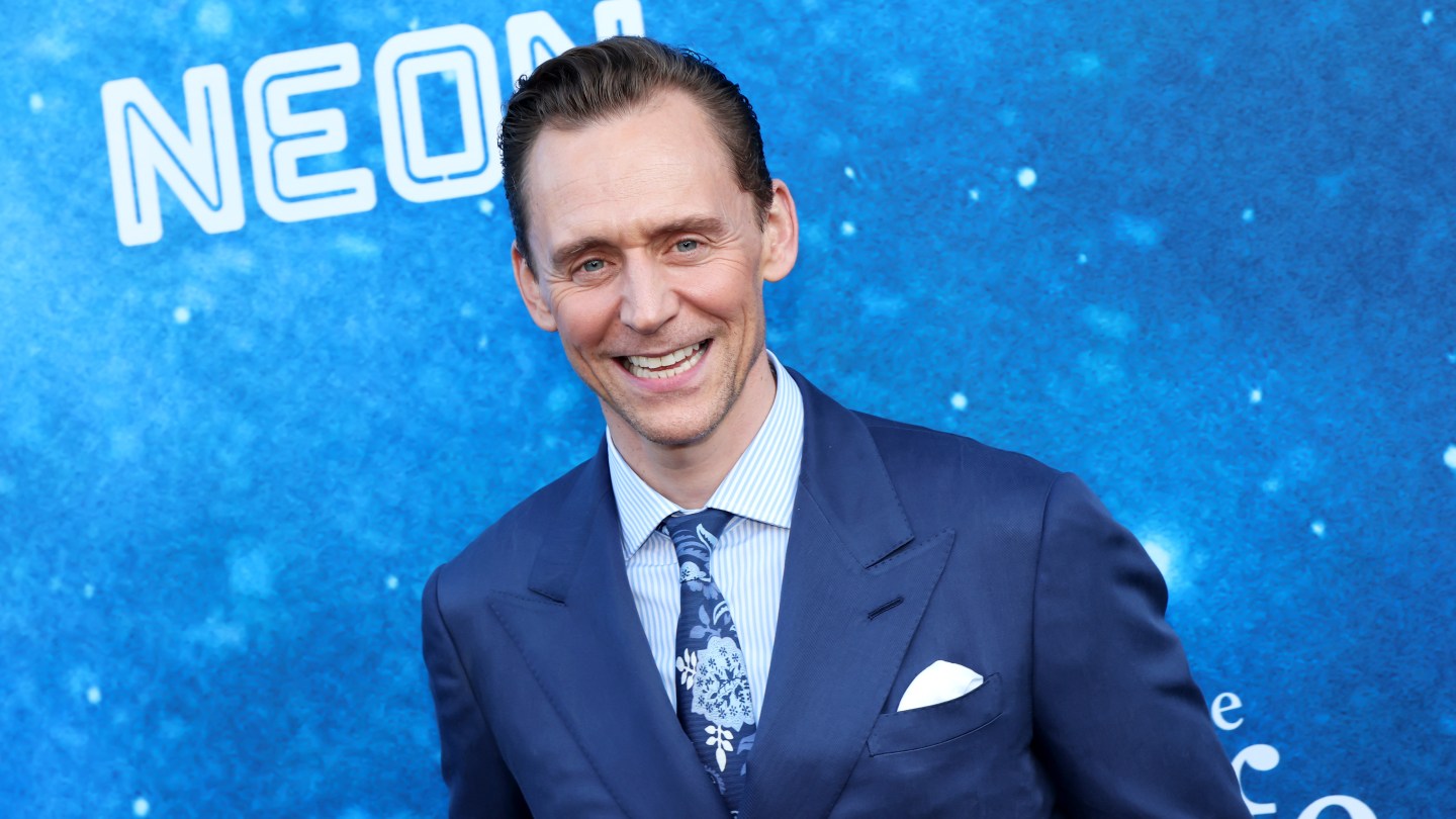 Tom Hiddleston: Dance Moves & Musicals