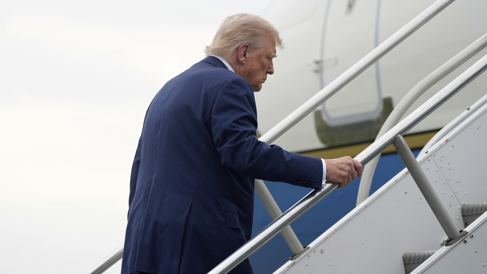 Trump's Air Force One Trip: Biden Vibes?