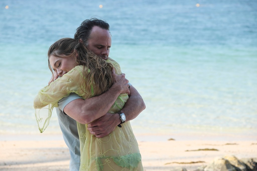 Walton Goggins & Aimee Lou Wood's Intimate Scene